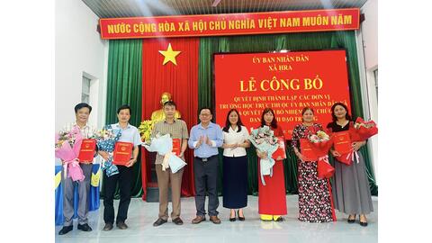 Lễ công bố các quyết định thành lập các đơn vị trường học và trao quyết định bổ nhiệm các lãnh đạo trường học của UBND xã Hra tỉnh Gia Lai!