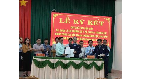 Lễ Ký kết Quy chế phối hợp giữa UBND xã H'ra và Đội Quản lý thị trường số 7 trong công tác đấu tranh chống buôn lậu, gian lận thương mại và hàng giả